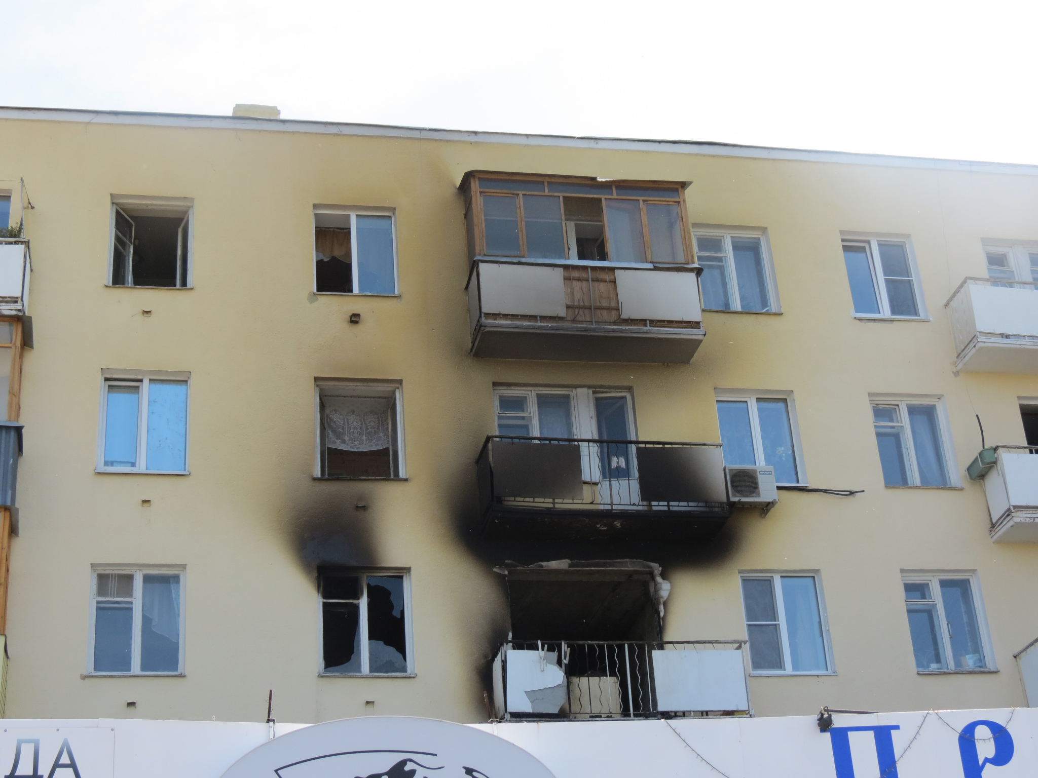 Две женщины отравились на пожаре в пятиэтажном доме в Дзержинске