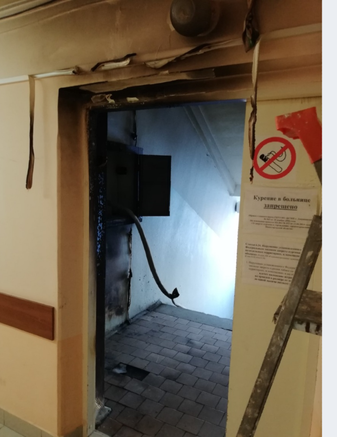 В больнице скорой медицинской помощи в Дзержинске загорелась лестница