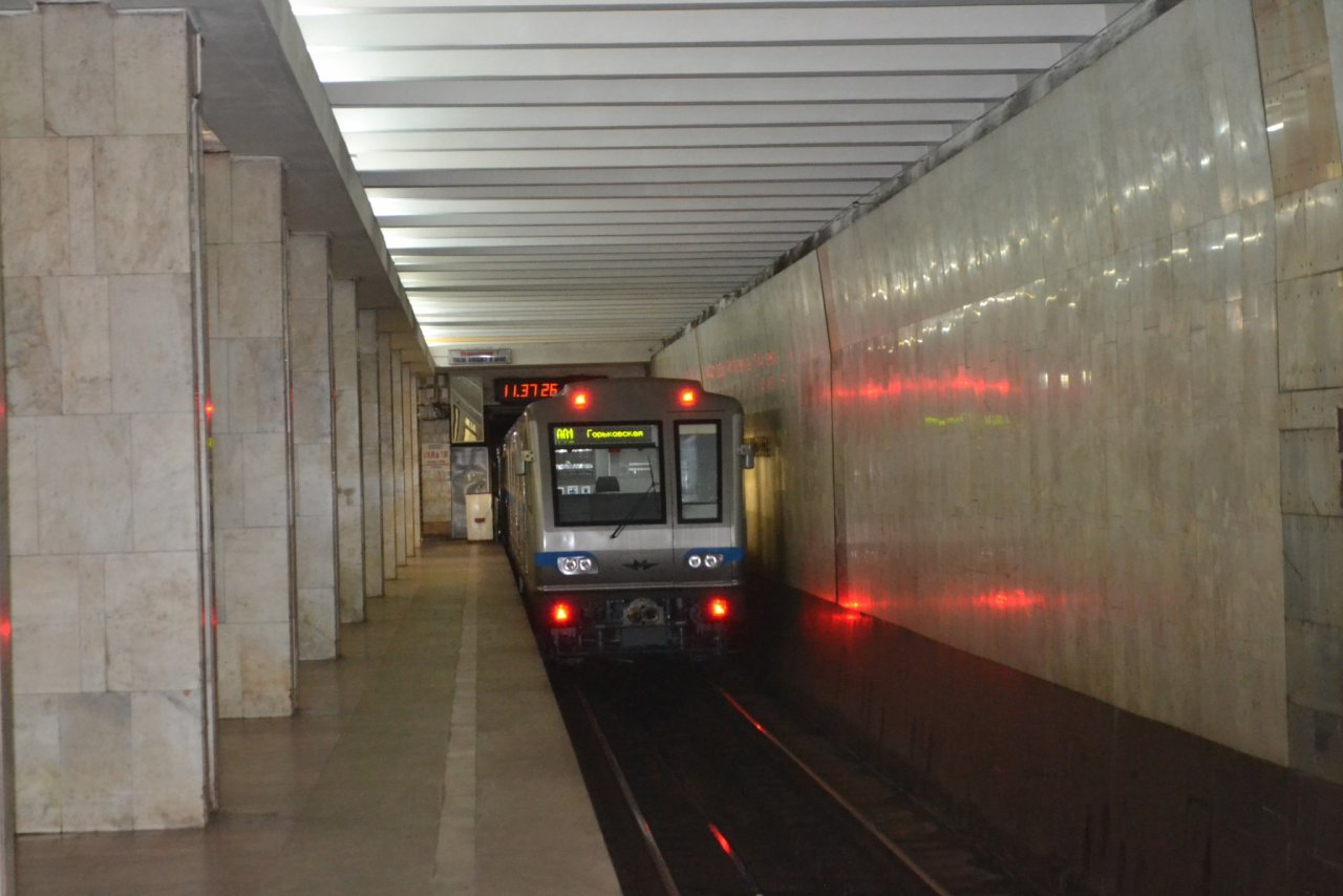 В праздничные дни метро до станции «Стрелка» будет ходить чаще
