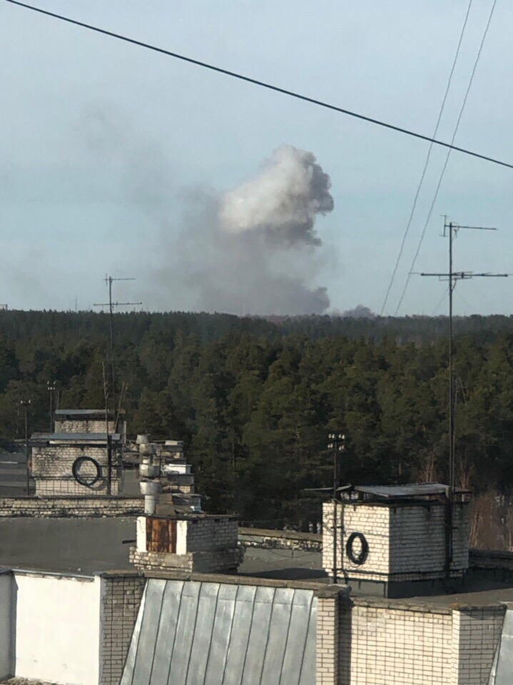 Взрыв и крупный пожар произошли на заводе "Кристалл" в Дзержинске