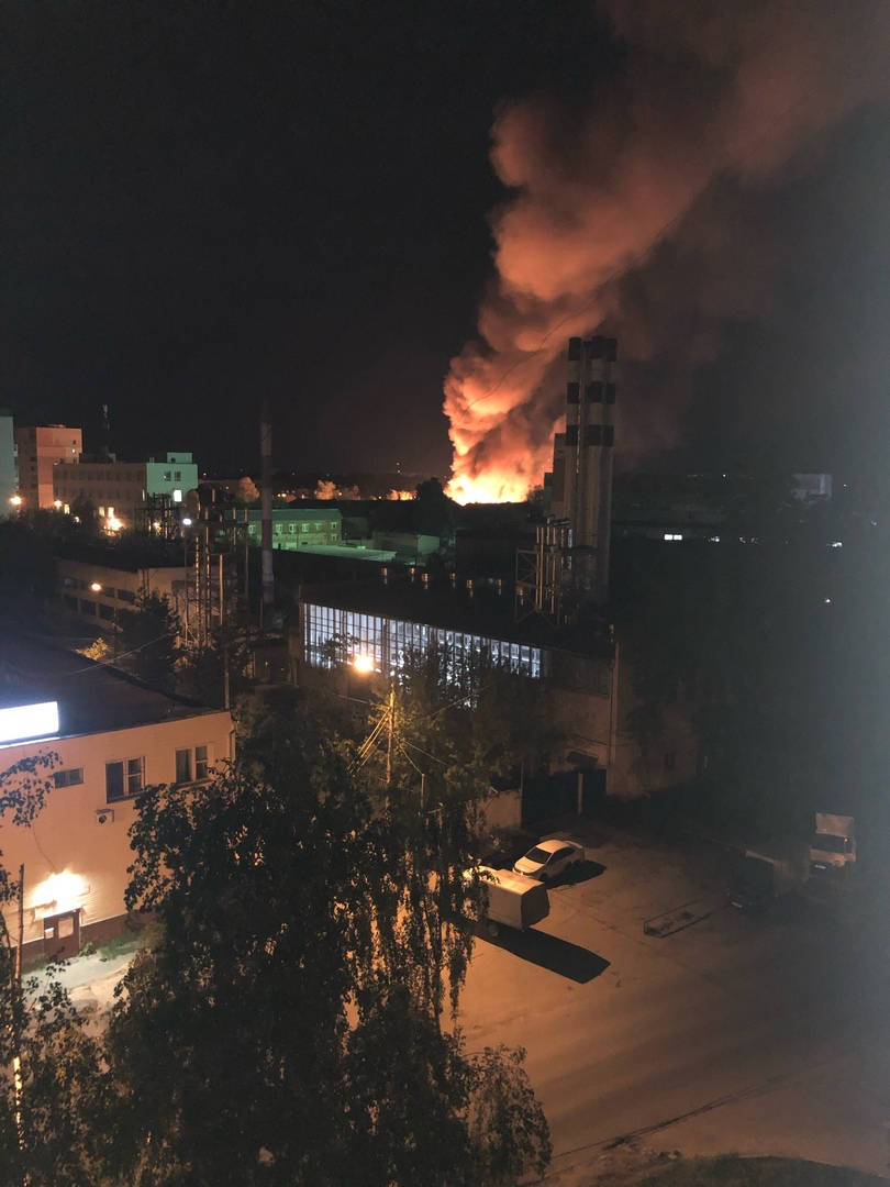 Сильный пожар произошел на улице Вождей революции в Нижнем Новгороде (ФОТО, ВИДЕО)