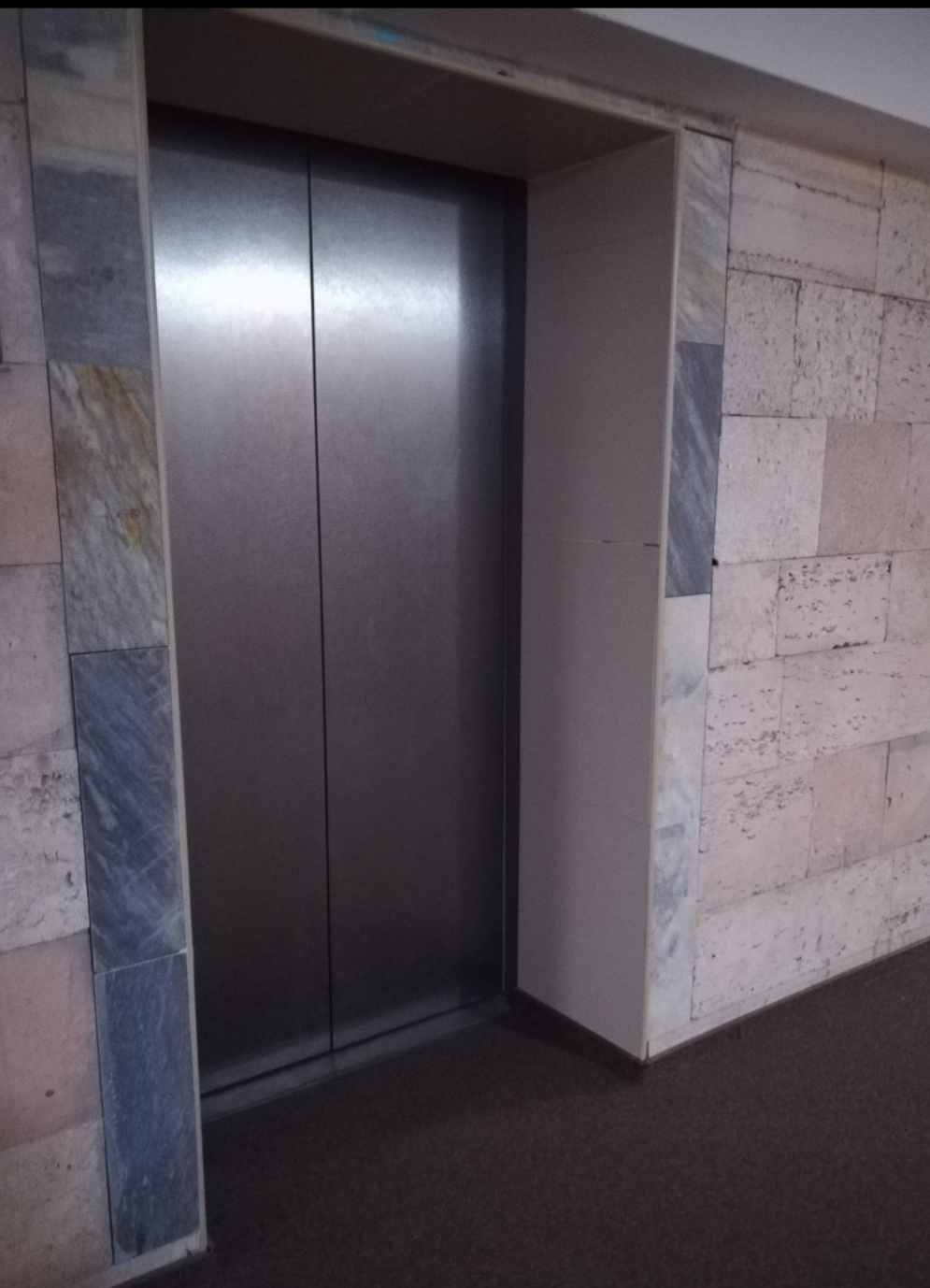 Лифт с людьми рухнул в Нижнем Новгороде