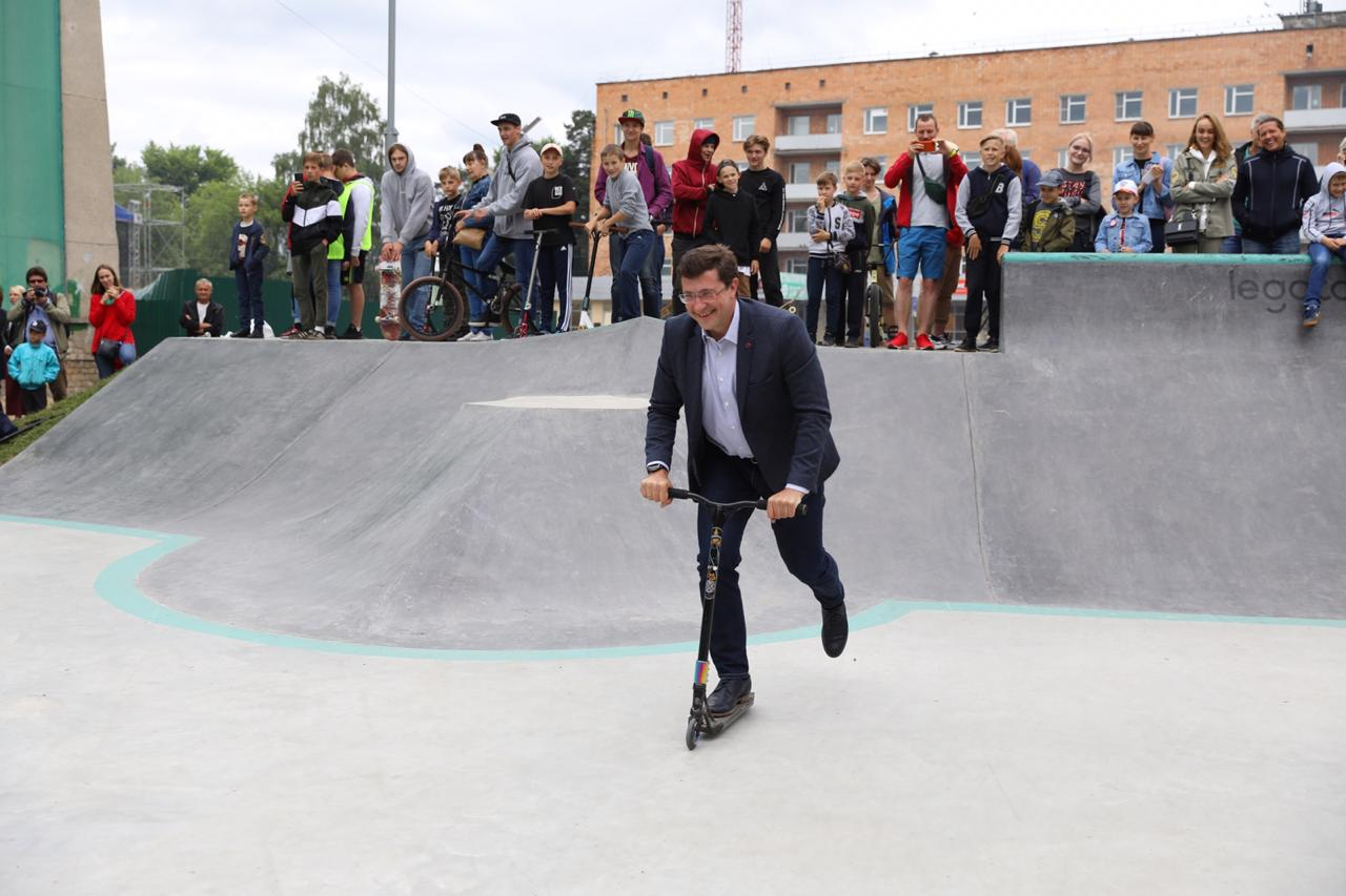 Глеб Никитин прокатился на самокате и открыл скейт-парк в Выксе (ФОТО, ВИДЕО)