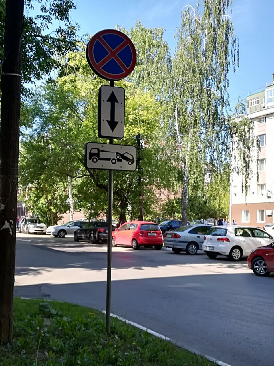 Парковку автомобилей запретят на проспекте Ленина с 8 июля