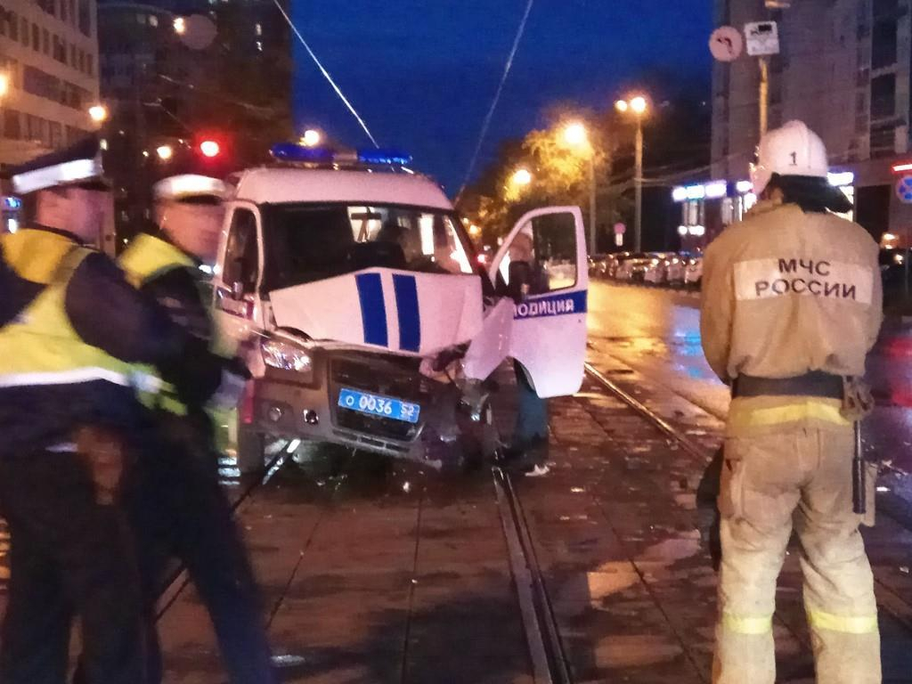 Полицейская ГАЗель столкнулась с иномаркой в центре Нижнего Новгорода: есть пострадавшие (ФОТО)