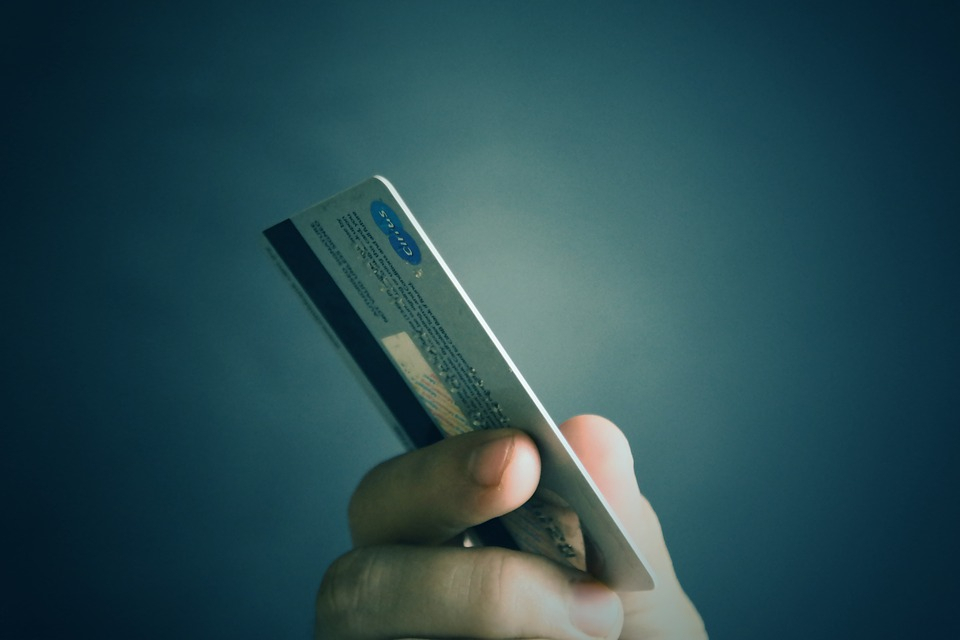 Более 1,2 миллиона похитил мошенник с банковской карты нижегородки