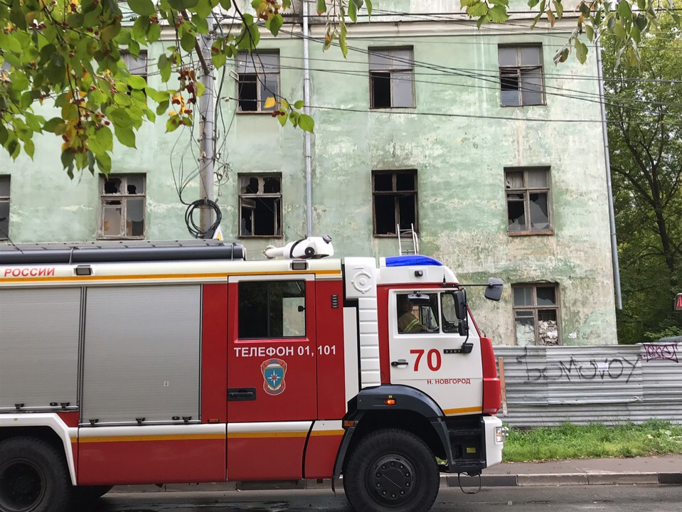 Горящее общежитие тушили в Нижнем Новгороде 11 августа (ФОТО)