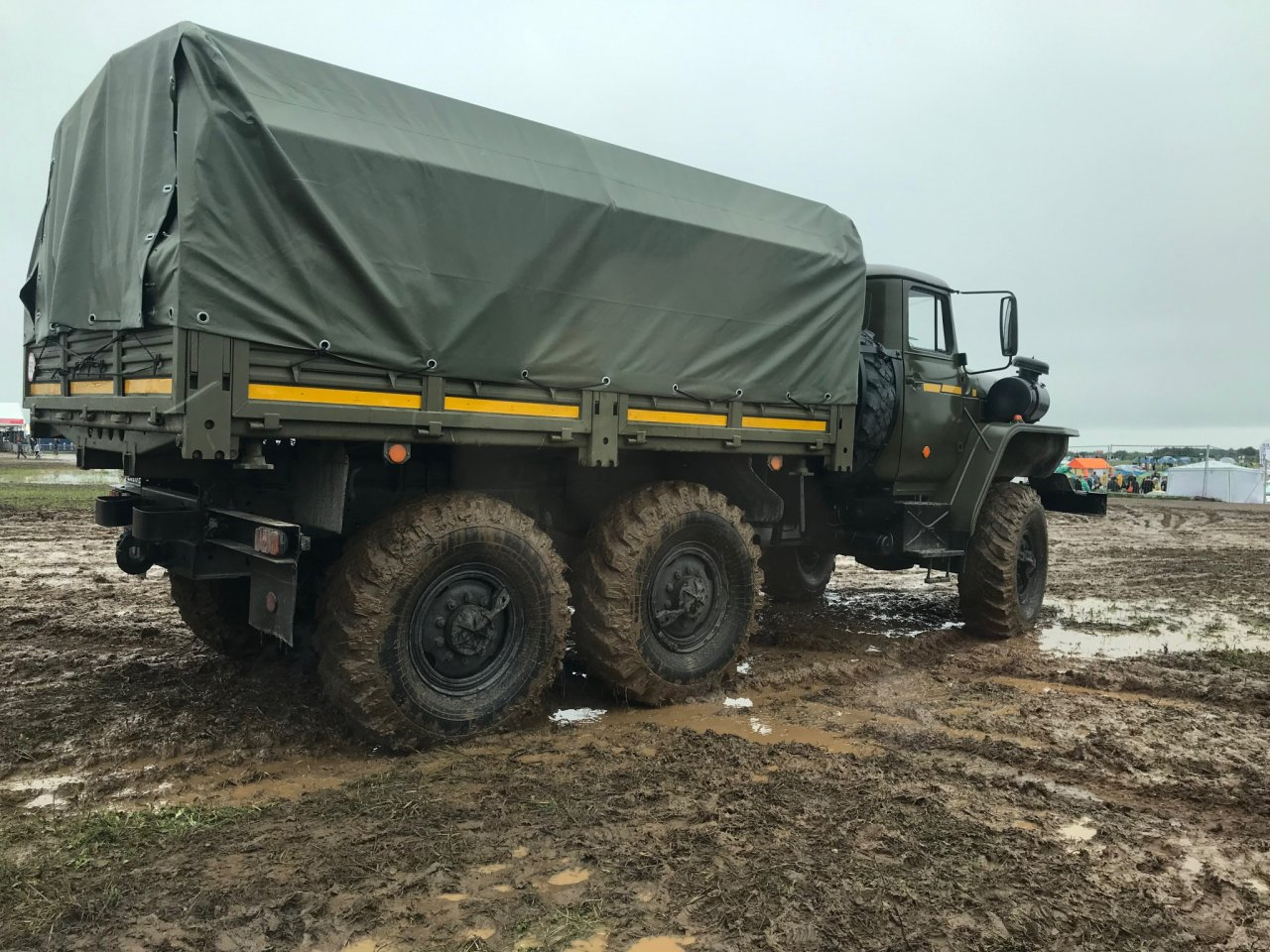 Росгвардия вытащила автомобили из «грязевого плена» AFP