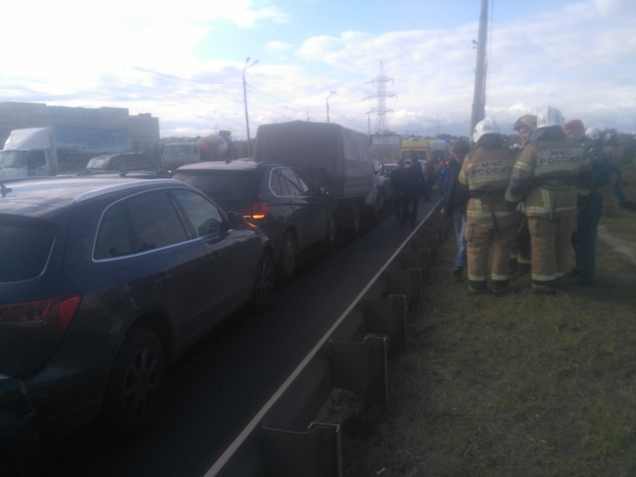 Массовая авария на Мызинском мосту: столкнулись восемь автомобилей (ФОТО)