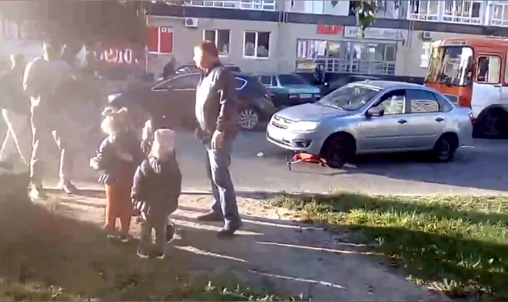 Автомобиль сбил 4-летнюю девочку на самокате в Нижнем Новгороде (ФОТО, ВИДЕО)