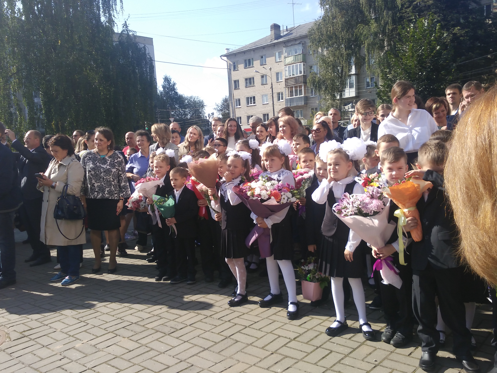 Как проходят школьные линейки в Нижнем Новгороде: фотоотчет