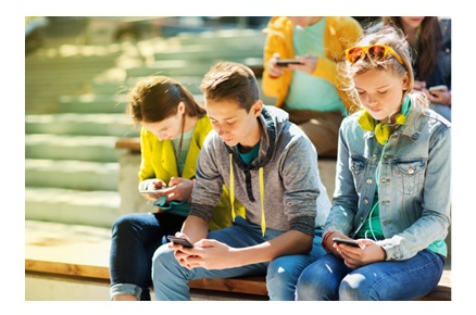 Маленький всезнайка: как мобильный интернет помогает школьнику развивать способности