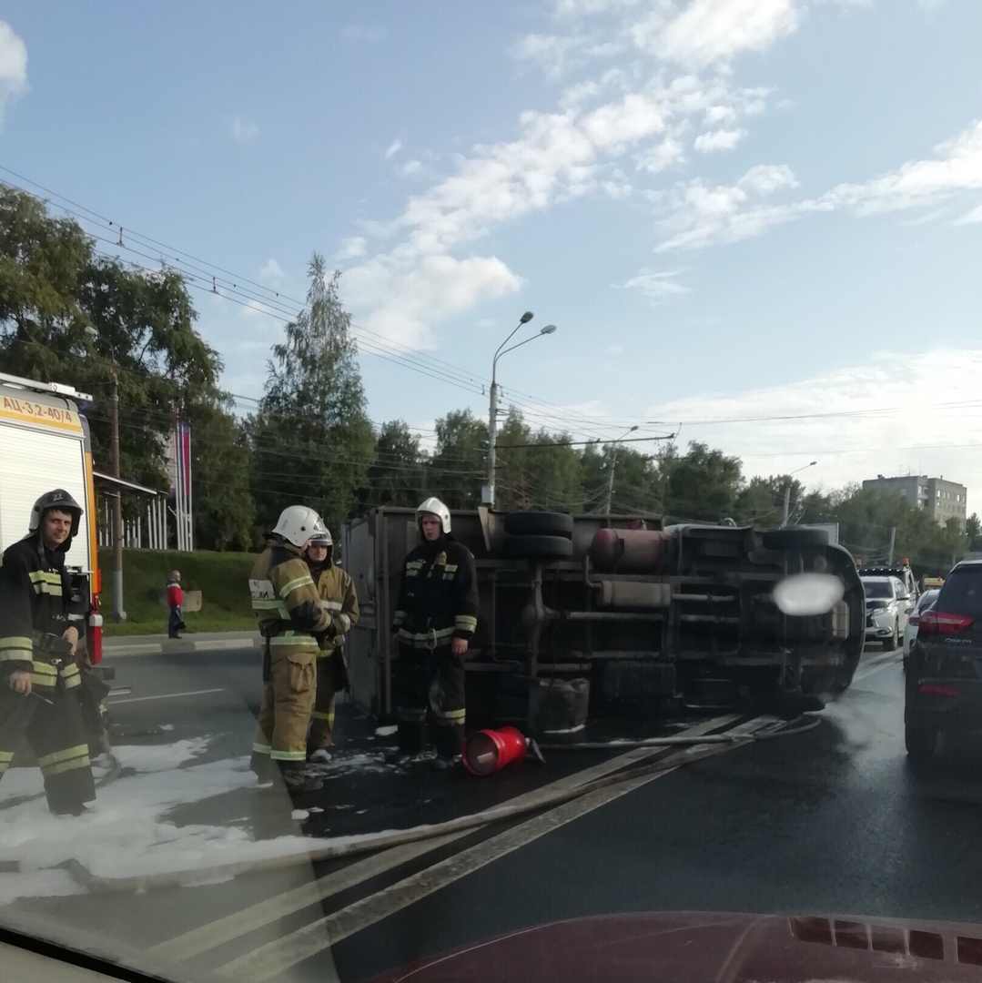 Массовое ДТП с пострадавшими: Четыре автомобиля и автобус столкнулись на проспекте Гагарина (ВИДЕО)