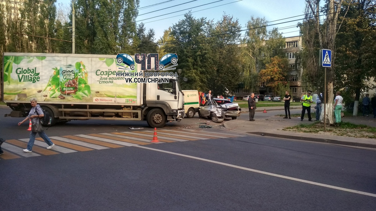 Массовое ДТП с грузовиком и инкассаторским «Фордом» произошло в Нижнем Новгороде (ФОТО)