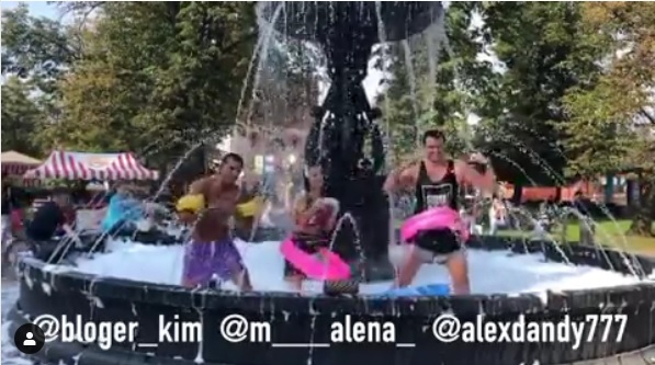 Ради хайпа и бабла: блогер устроил танцы в главном фонтане Нижнего Новгорода (ВИДЕО)