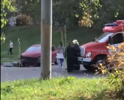 Две иномарки столкнулись на улице Лопатина в Нижнем Новгороде (ВИДЕО)