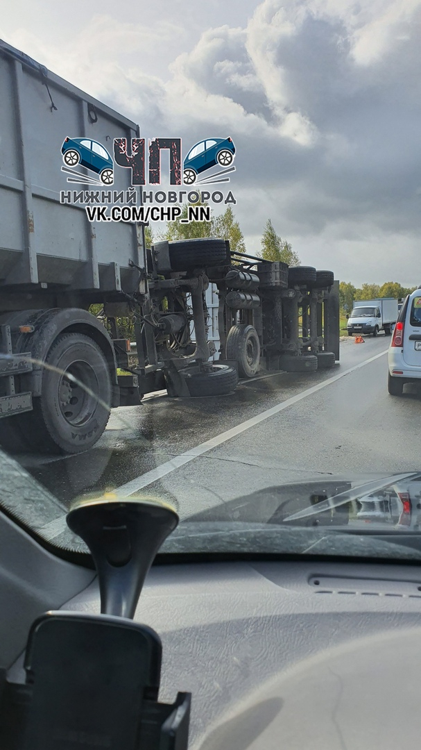Пять машин и фура столкнулись в массовом ДТП в Нижегородской области (ФОТО, ВИДЕО)