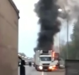 Большегруз загорелся на ходу на трассе М-7 в Нижегородской области (ВИДЕО)