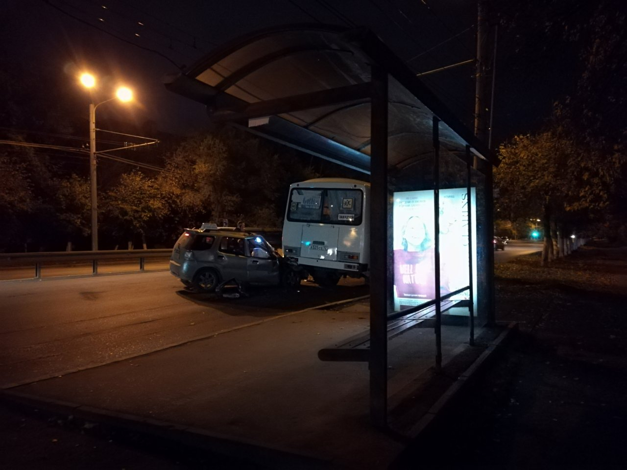Пазику ничего, а такси в хлам: в Нижнем Новгороде иномарка протаранила автобус (ФОТО, ВИДЕО)
