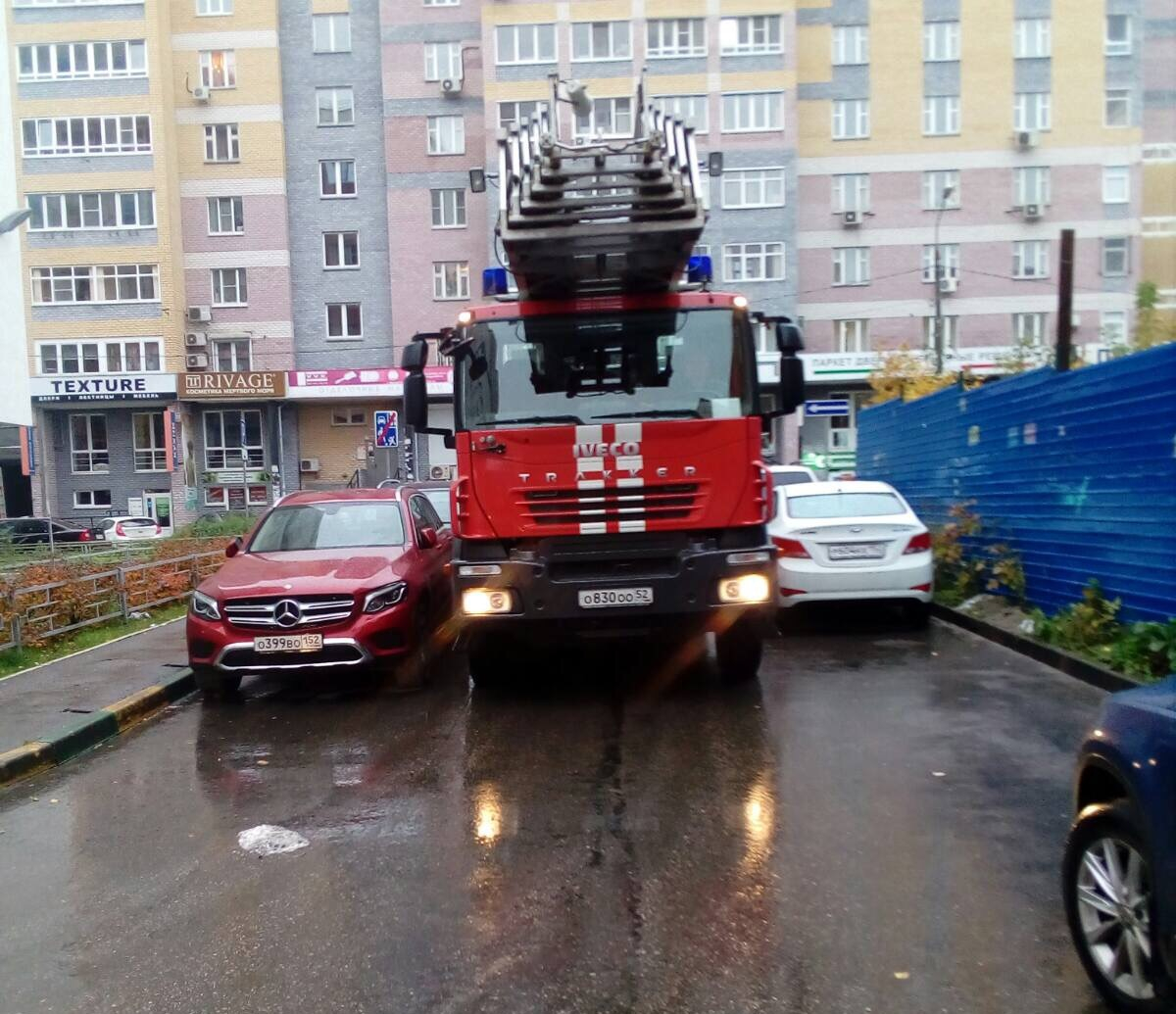 Было как в кино: в Нижнем Новгороде пожарные спасли повисшего на 11 этаже высотки мужчину