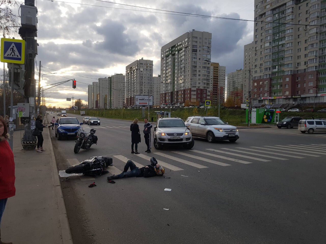 Вроде бы сезон закрыт: иномарка сбила мотоциклиста в Нижнем Новгороде (ФОТО)