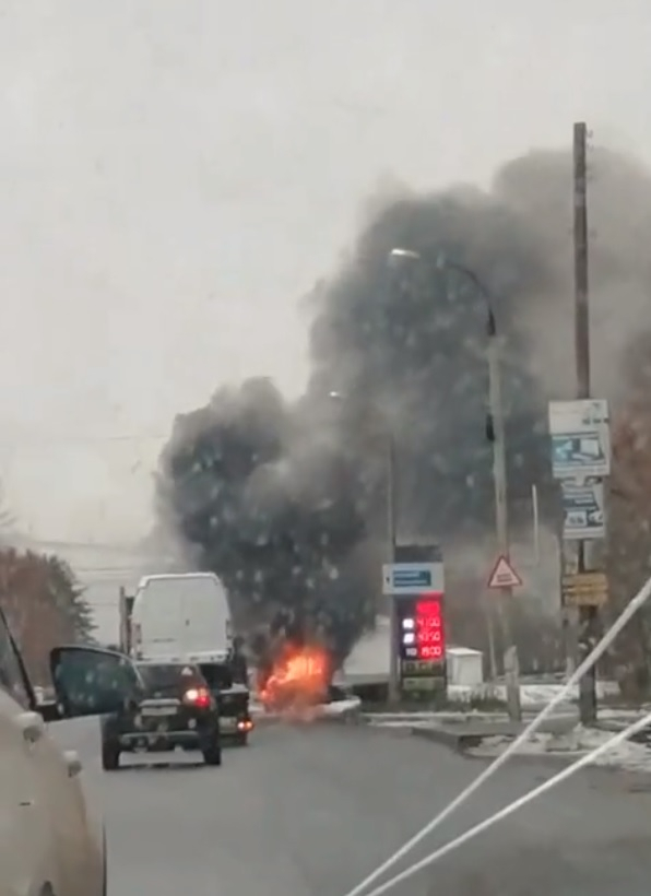 Грузовик загорелся возле заправки в Нижегородской области (ФОТО, ВИДЕО)