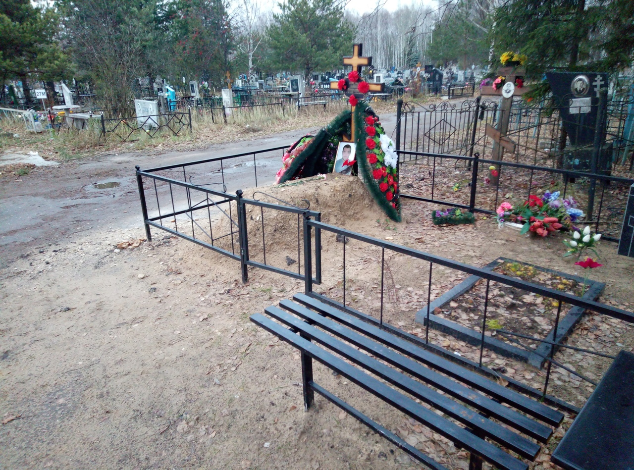 Скандал на Ново-Сормовском кладбище: могила помешала нижегородцу проехать на машине по территории