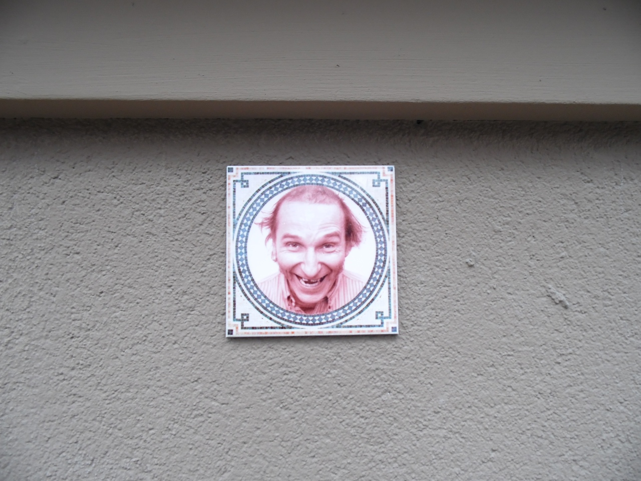 Меняйтесь: Плитка с изображением музыканта и актера Петра Мамонова появилась в Нижнем Новгороде