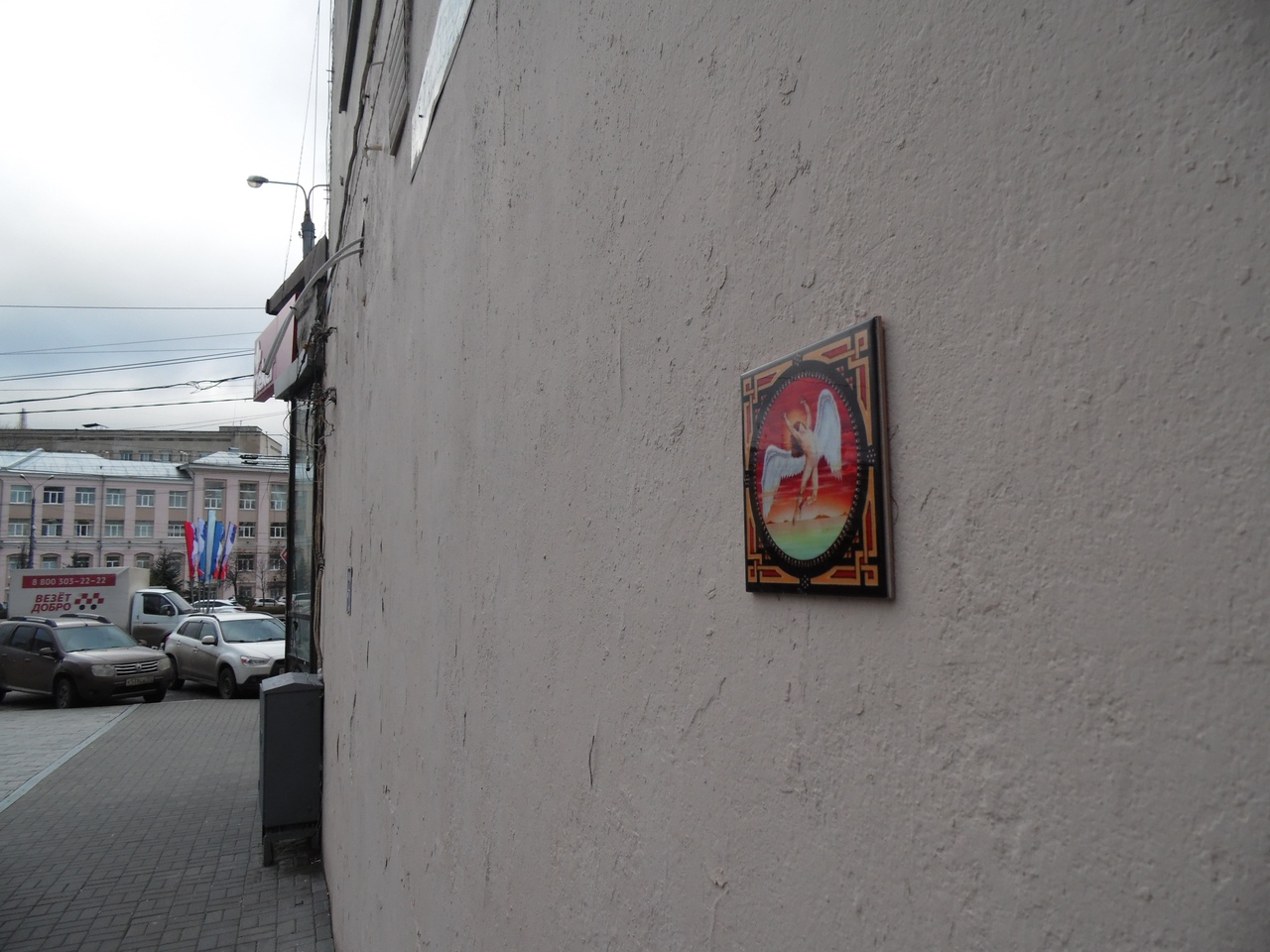 Нижегородский Бэнкси установил новую миниатюру на площади Свободы (ФОТО)