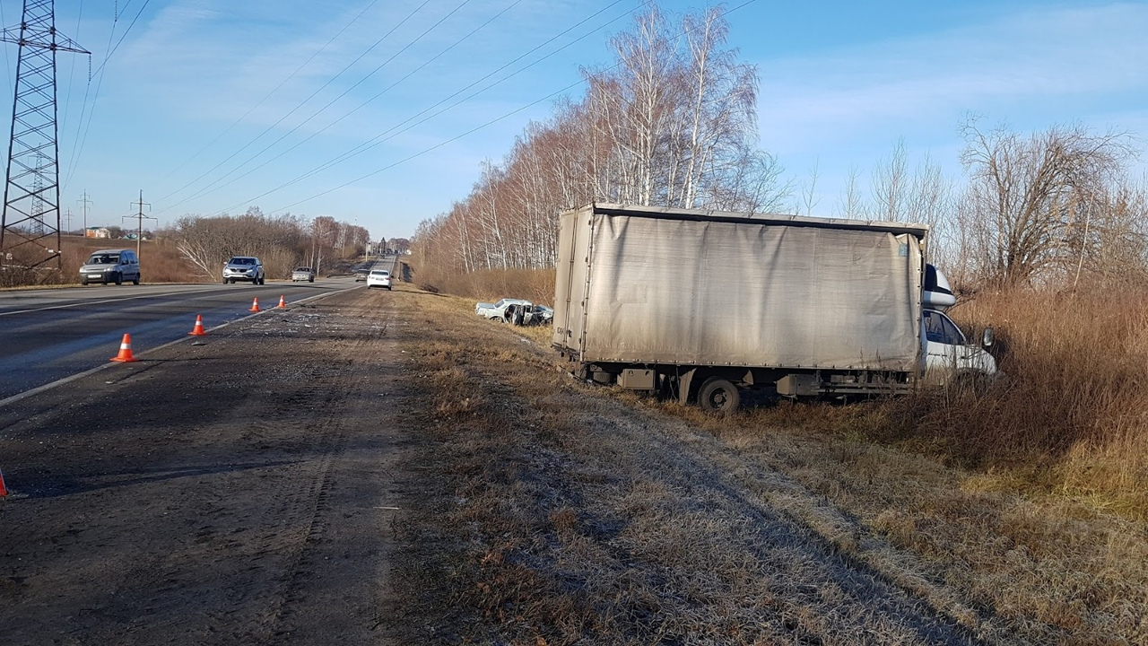 Волга протаранила грузовик в Кстовском районе: есть погибшие (ФОТО)