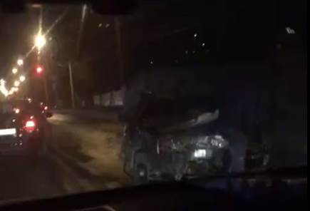 Машины в хлам: две легковушки столкнулись лоб в лоб в Нижнем Новгороде (ВИДЕО)