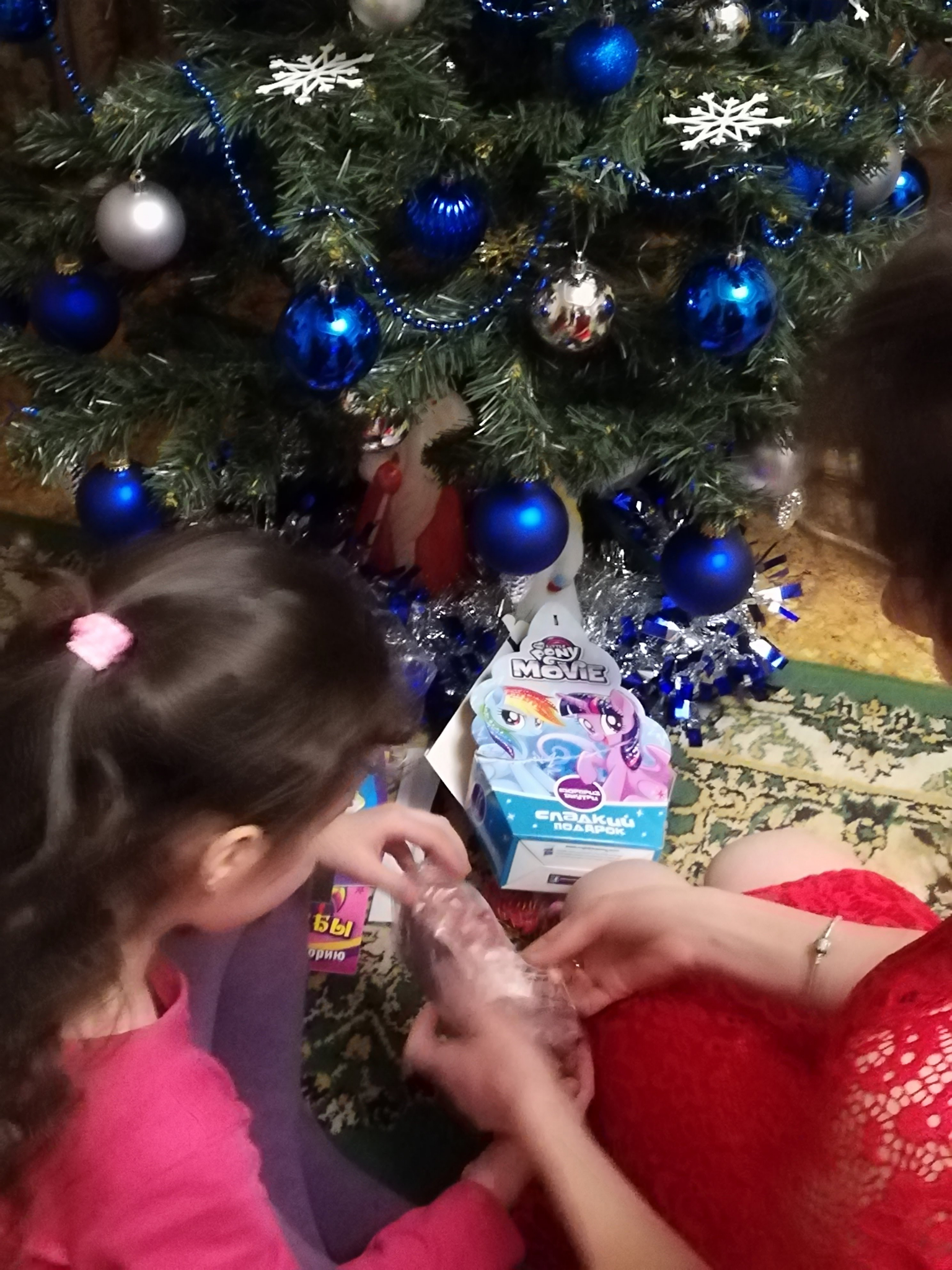 От сладостей до бесконечности: что просят дети у Деда Мороза на Новый год