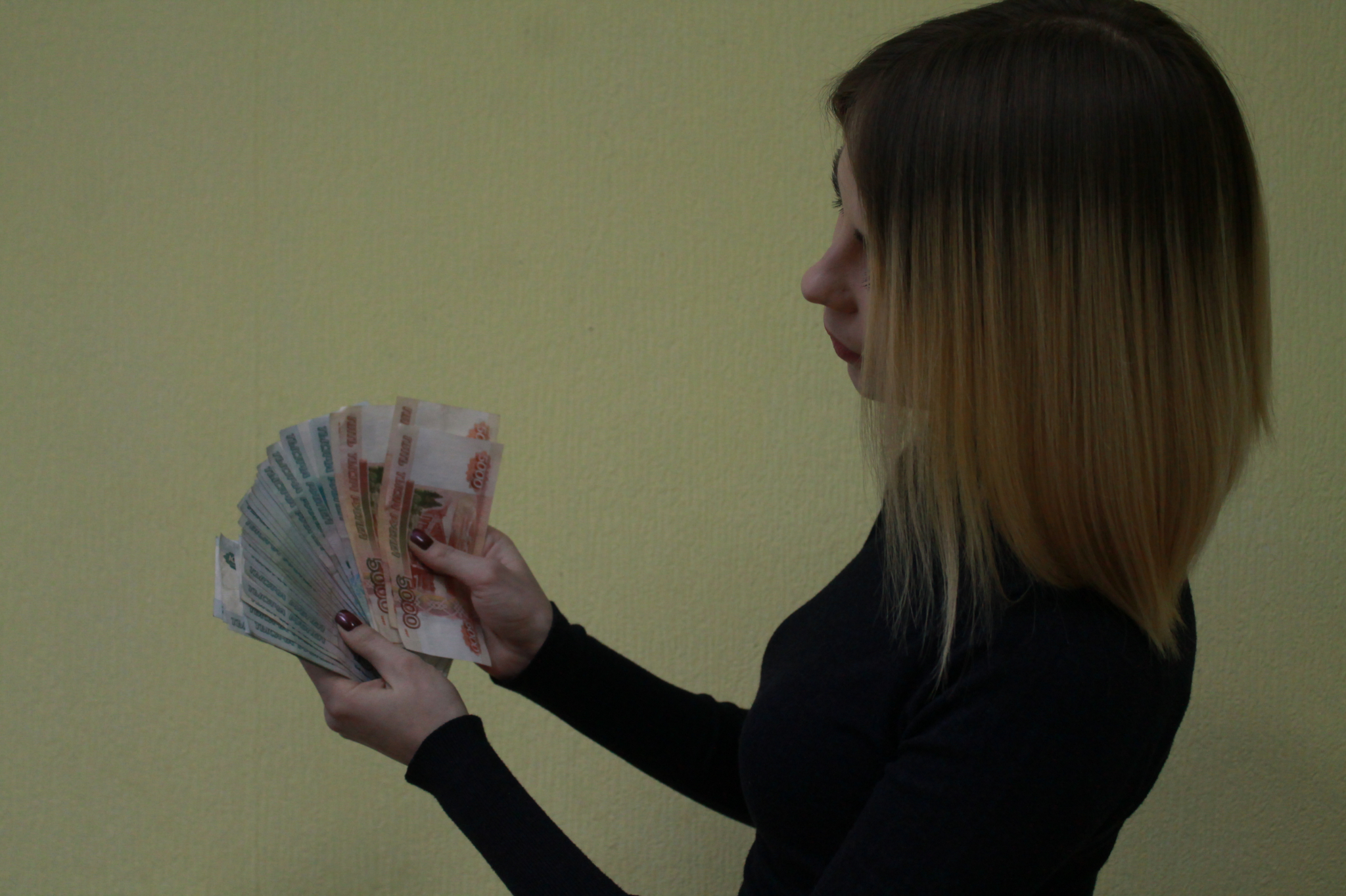 В России отменили выплаты в 50 рублей по уходу за ребенком