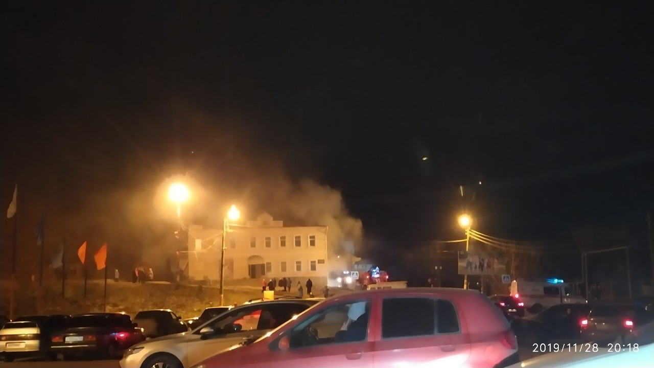 200 человек эвакуировали из Дома культуры в Сергаче из-за пожара (ФОТО, ВИДЕО)