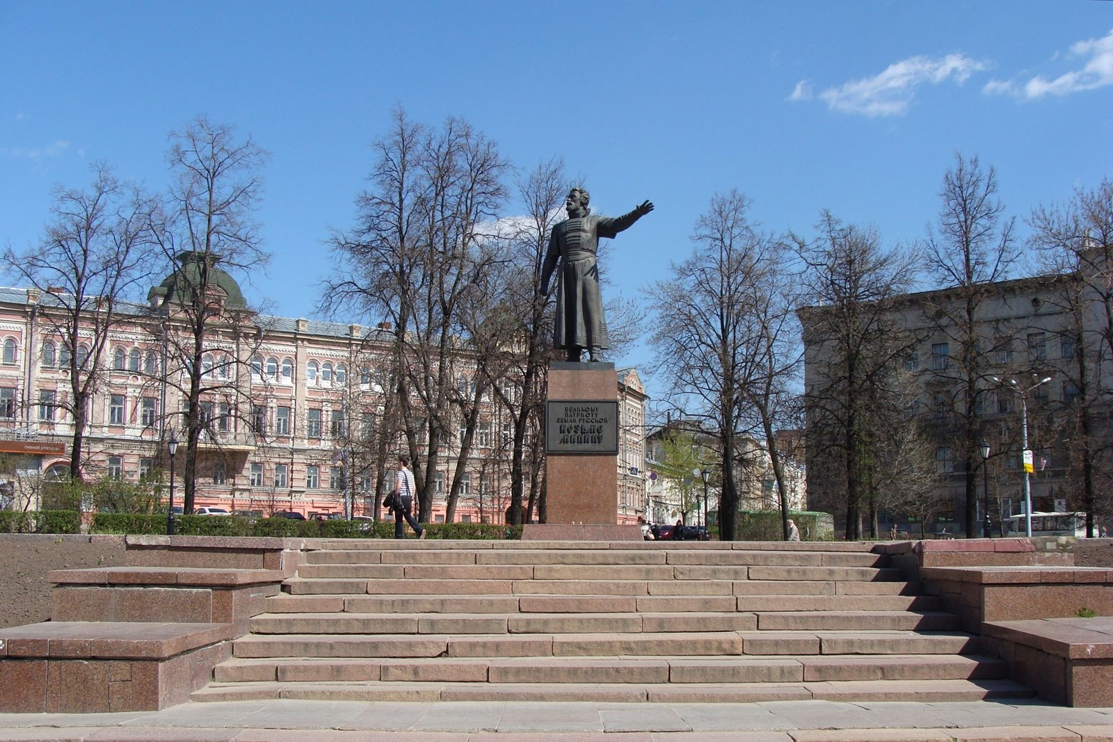 Власти на реставрацию памятника Минину потратят более четырех миллионов рублей