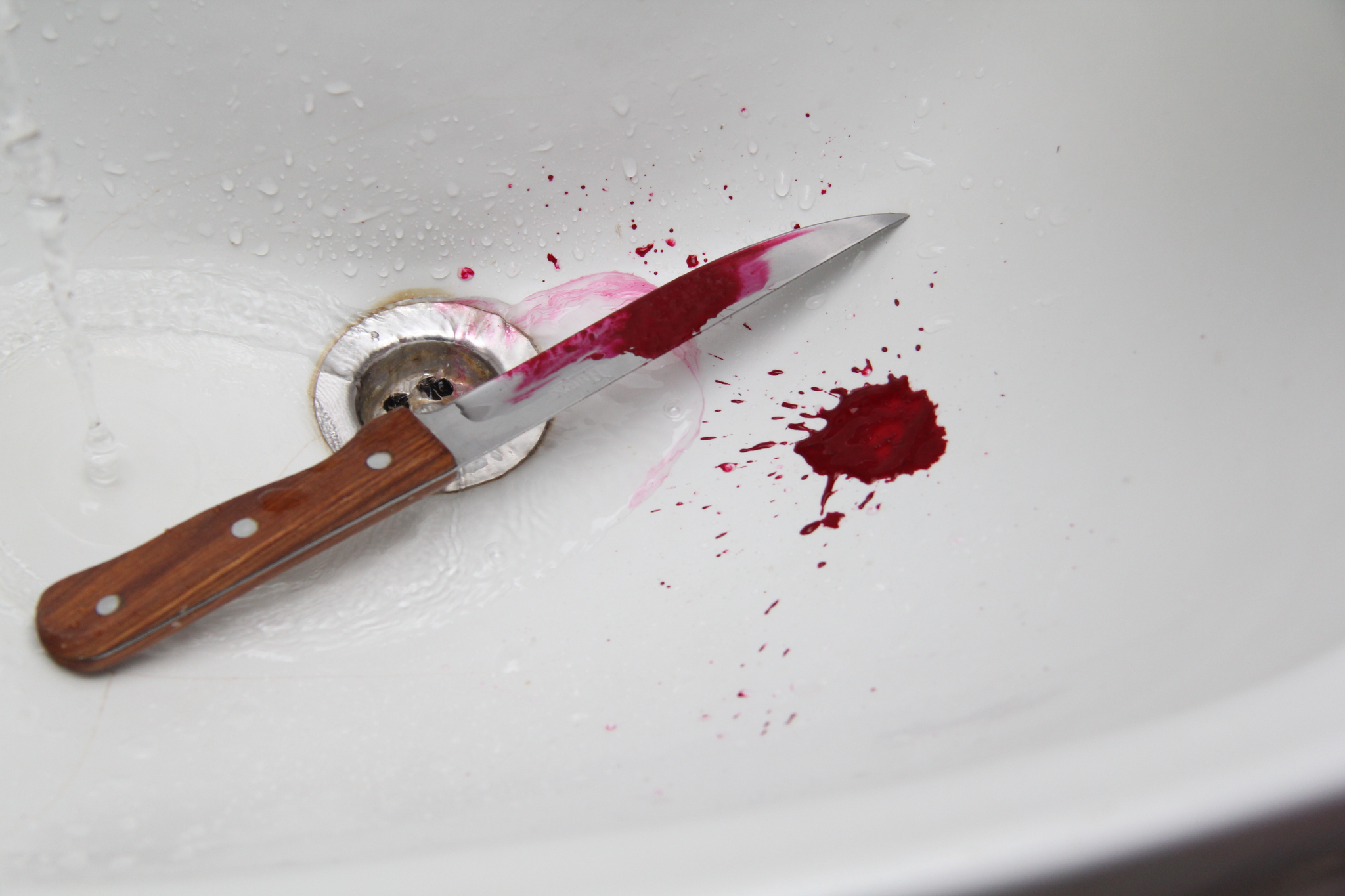 Нижегородец напал с ножом на 10-летнюю дочь и пожилых родителей