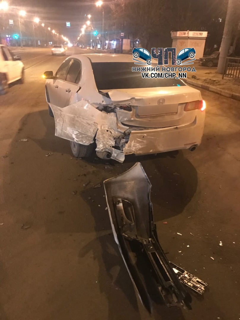 Такси протаранило иномарку на улице Бекетова в Нижнем Новгороде (ФОТО)