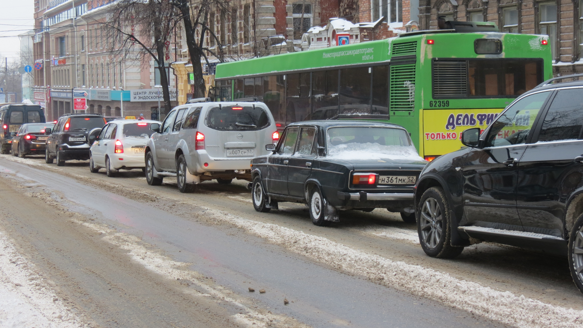 Вечерние пробки сковали нижегородские дороги 25 декабря