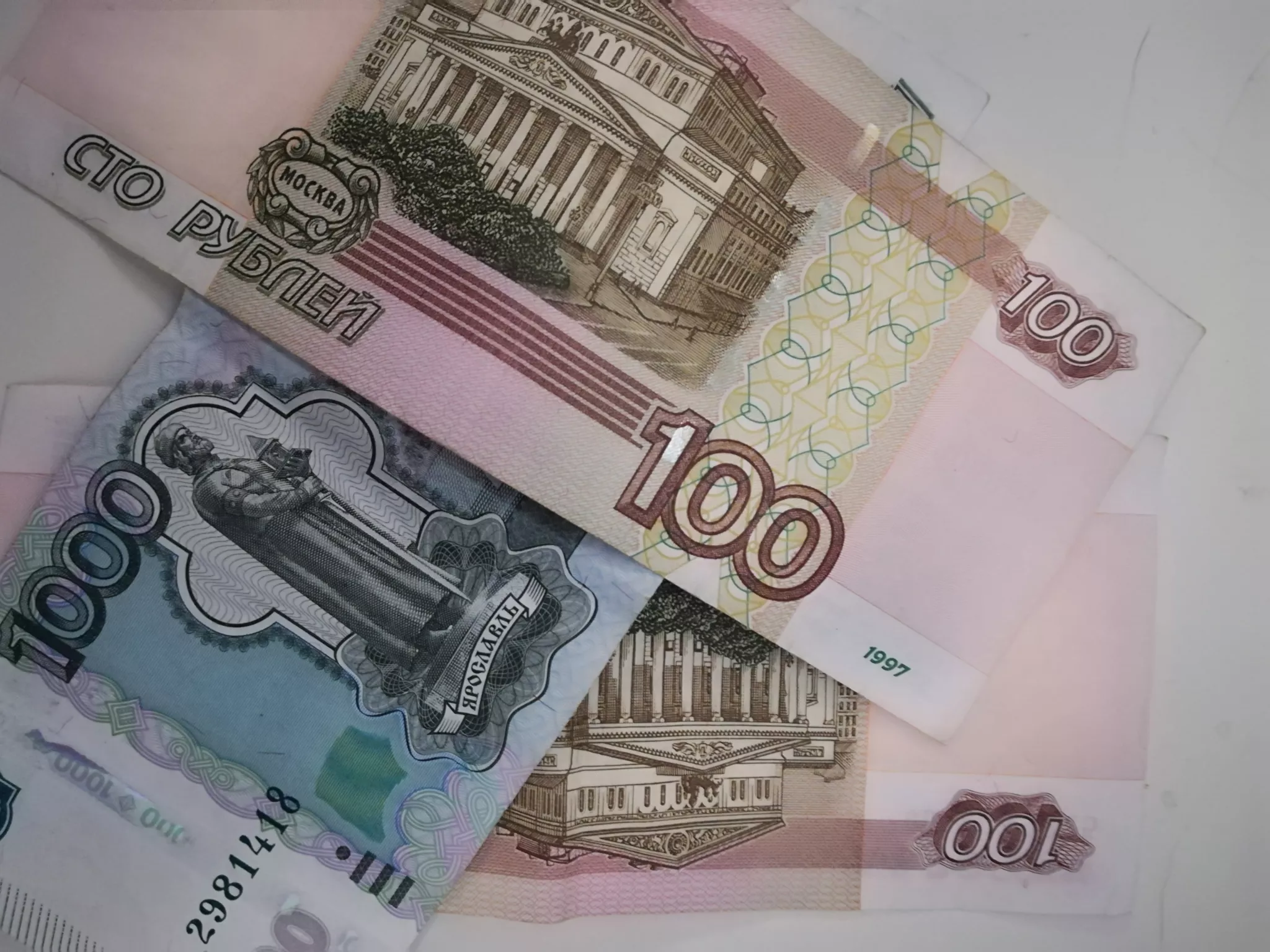 Фото к статье: В Госдуме предложили сравнять зарплату депутатов со средней по России