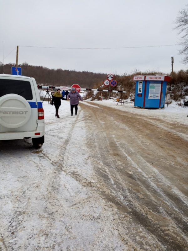 Ледовую переправу для автомобилей открыли через реку Сура в Пильнинском районе