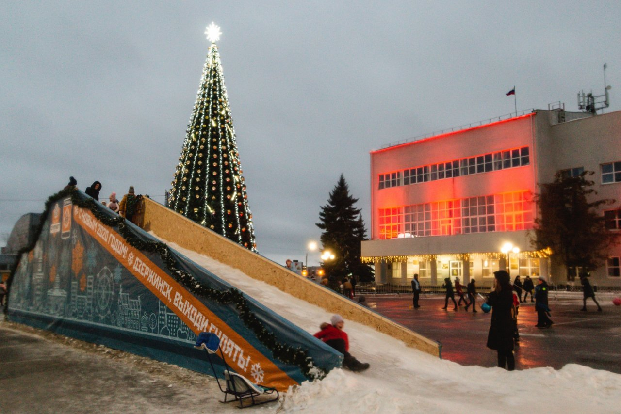 горка на площади в Дзержинске гуляния в Дзержинске