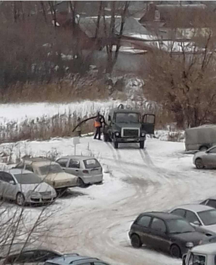 Коммунальщики сливают нечистоты в Пермяковское озеро в Автозаводском районе