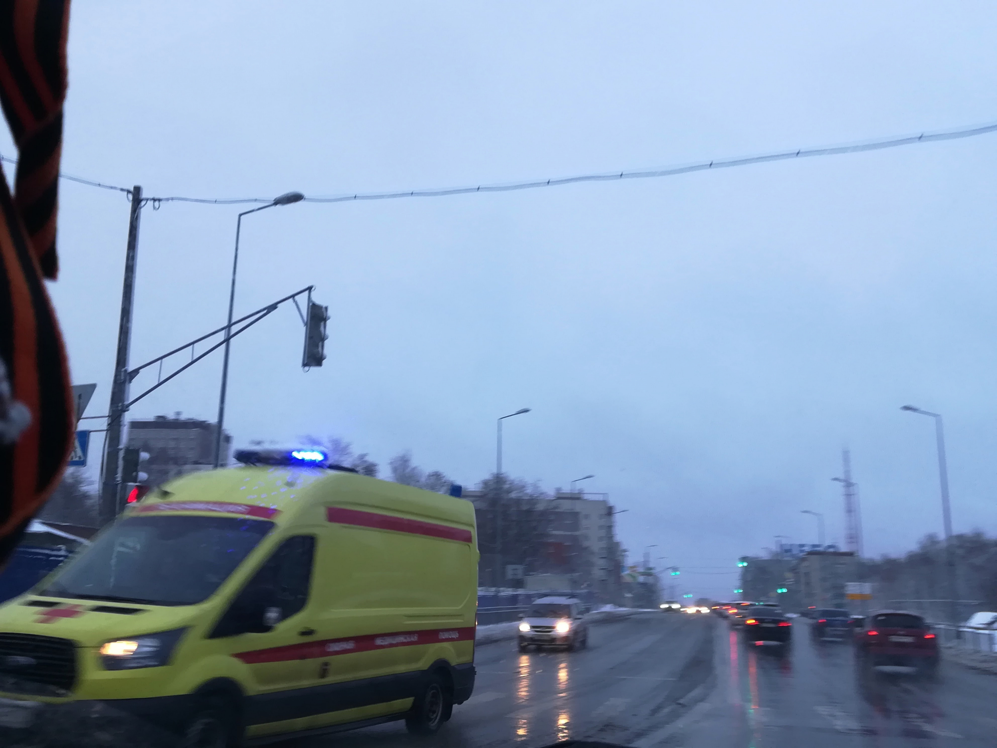 49-летний мужчина упал с восьмиметровой высоты в Сосновском районе