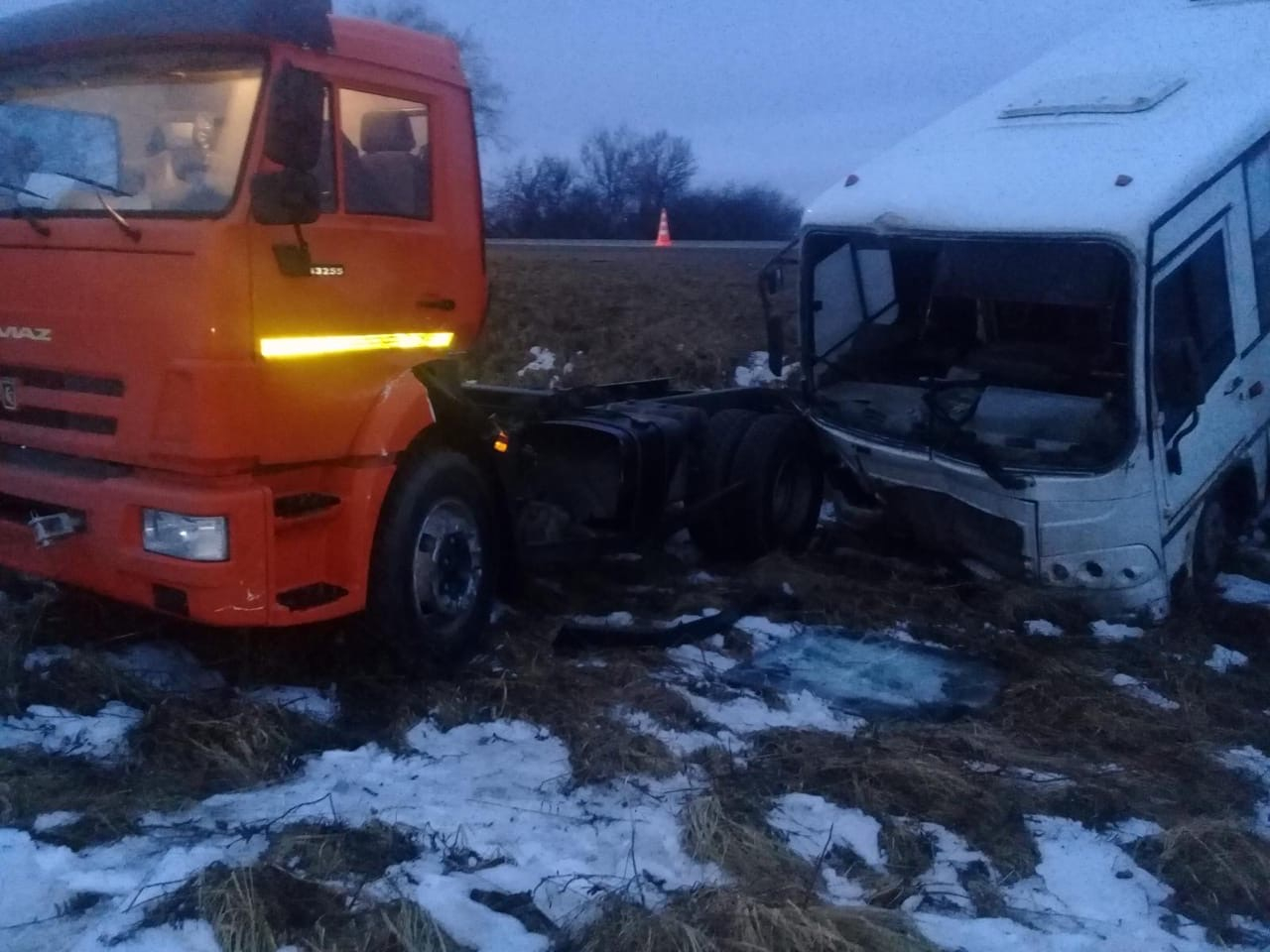 Камаз протаранил автобус в Лысковском районе: пострадало четыре человека (ФОТО)