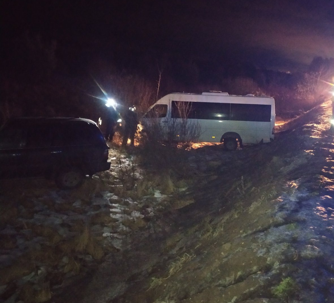 Шесть человек пострадало при столкновении внедорожника и микроавтобуса в Балахнинском районе