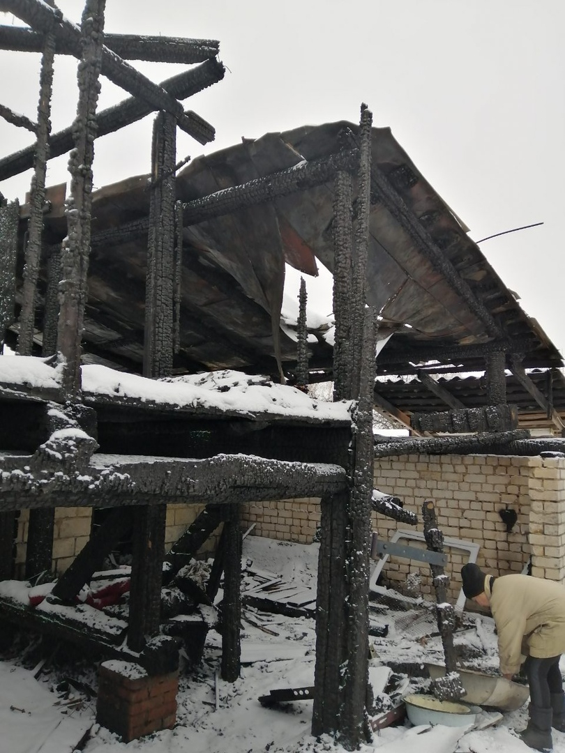 «Огонь — хуже вора»: учительница в один миг лишилась дома и сына в Нижегородской области
