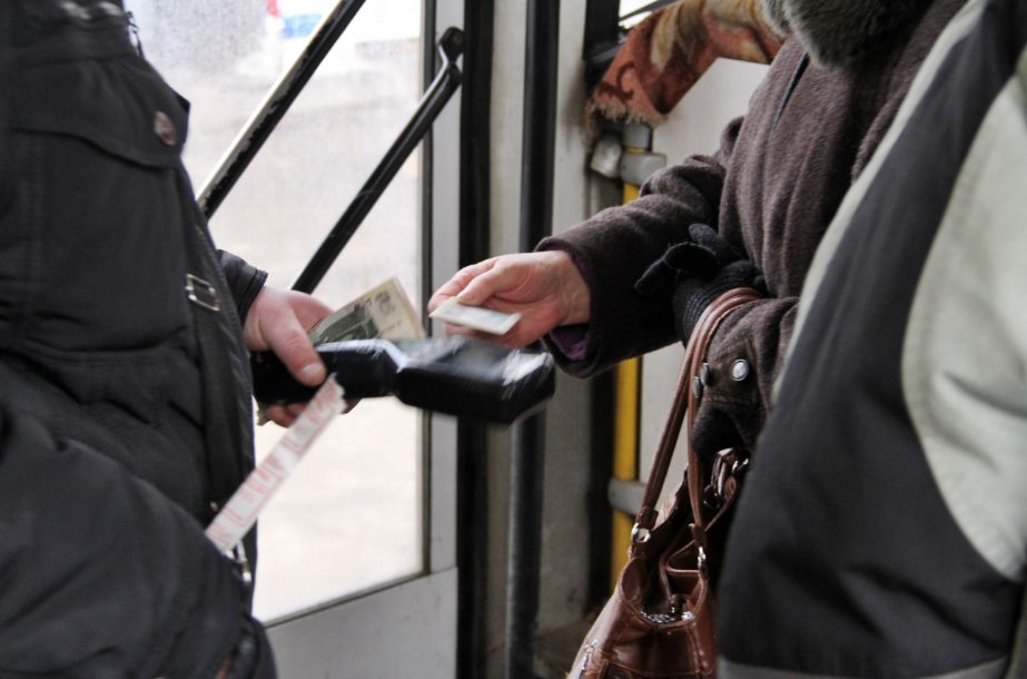 С банковских карт нижегородцев спишут деньги за неоплаченные поездки
