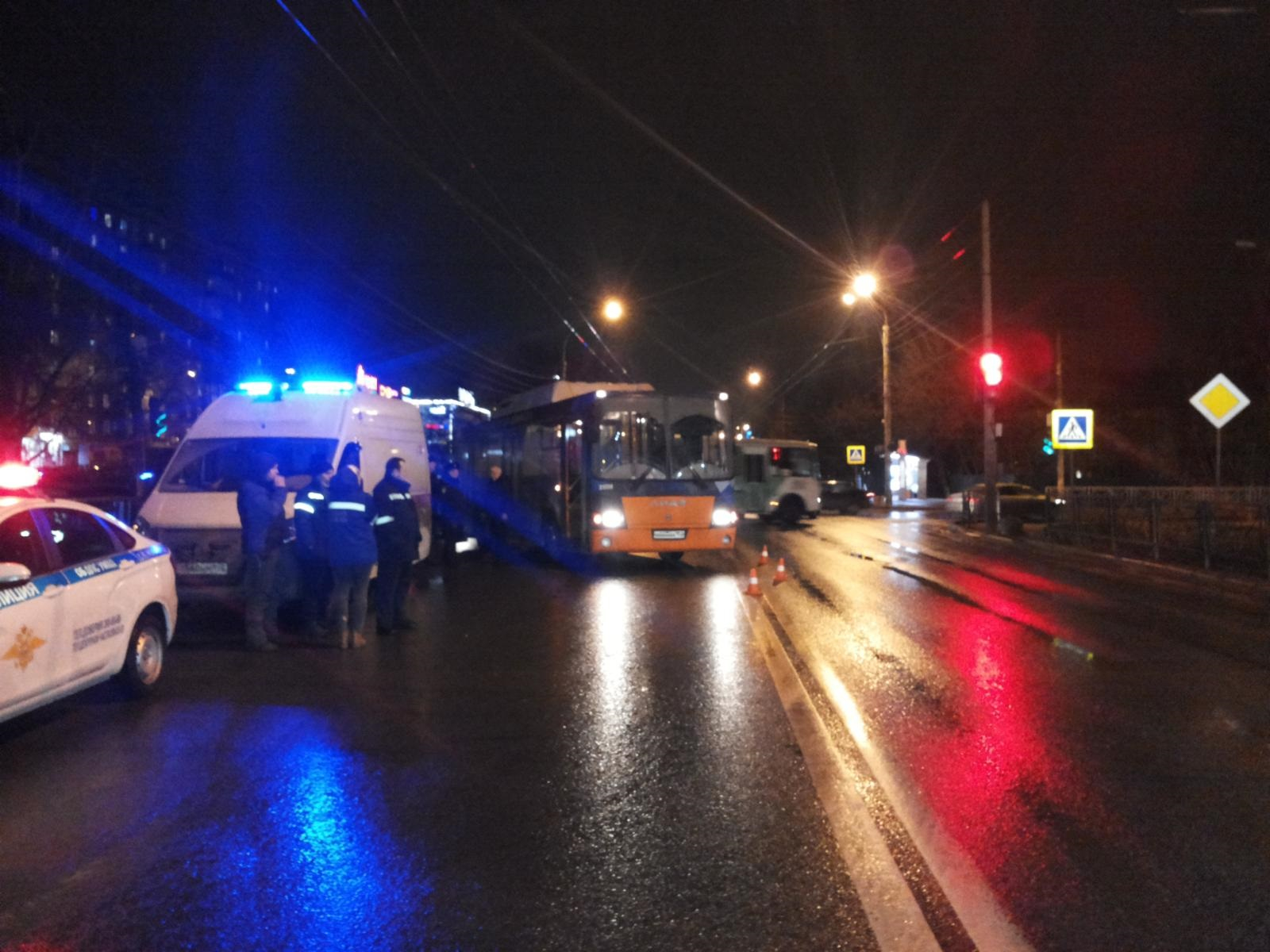 Автобус сбил насмерть женщину, переходившую дорогу в Автозаводском районе