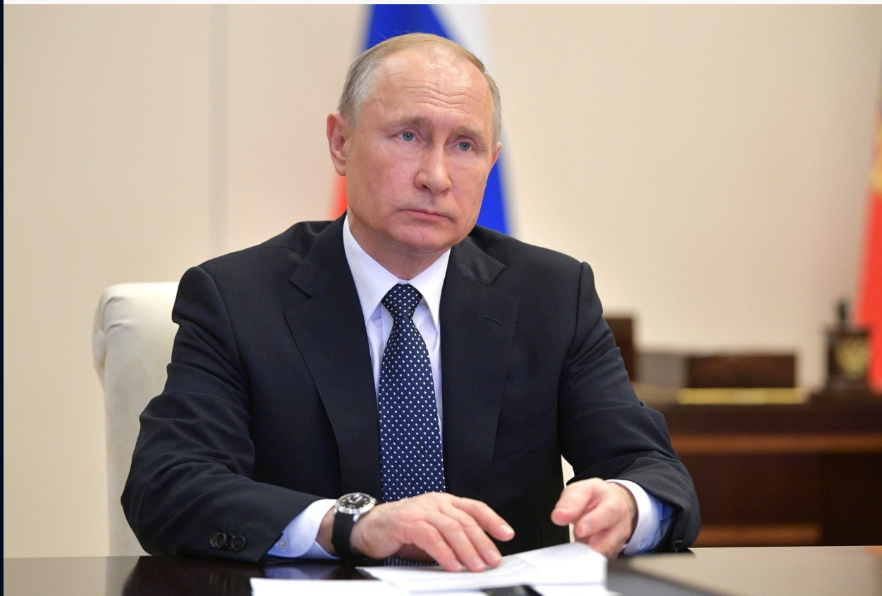 «Они заслужили»: Путин назвал размер доплат медикам, работающим с зараженными коронавирусом