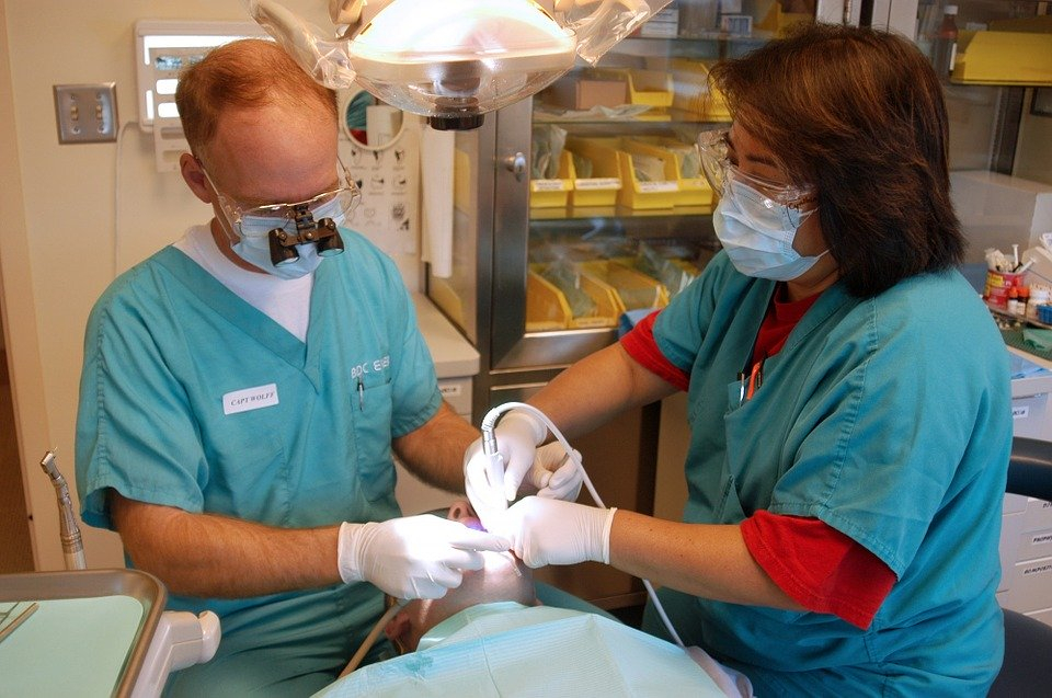 Нижегородским стоматологиям разрешили только пациентов с острой болью и патологиями
